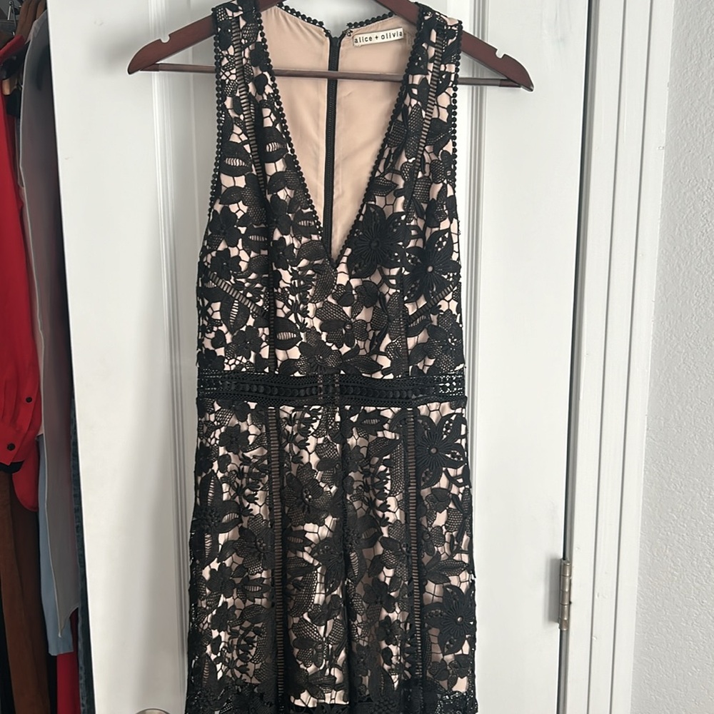 Alice and Olivia Chels deep V lace jumpsuit - Picture 2 of 14